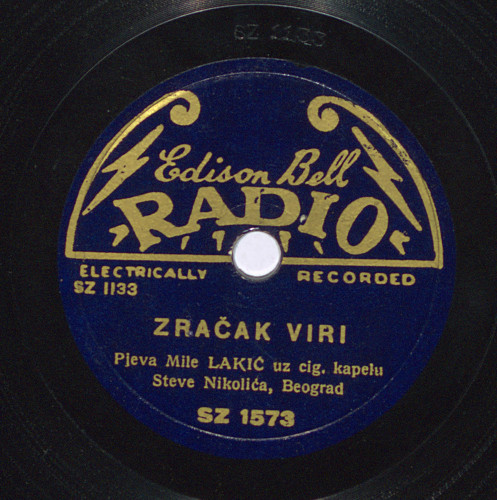 Zračak viri / pjeva Mile Lakić uz Cig. kapelu Steve Nikolića, Beograd. 